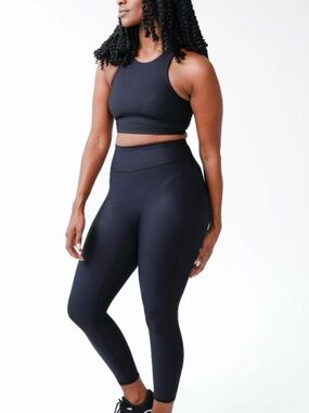 NWT Savvi PerformaLUX Legging